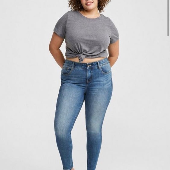 Torrid Bombshell Skinny ~ Heartthrob ~ 14 ~ Regular - Picture 1 of 3
